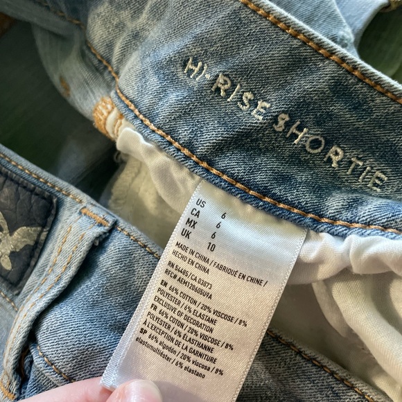 Shorts - Picture 3 of 4